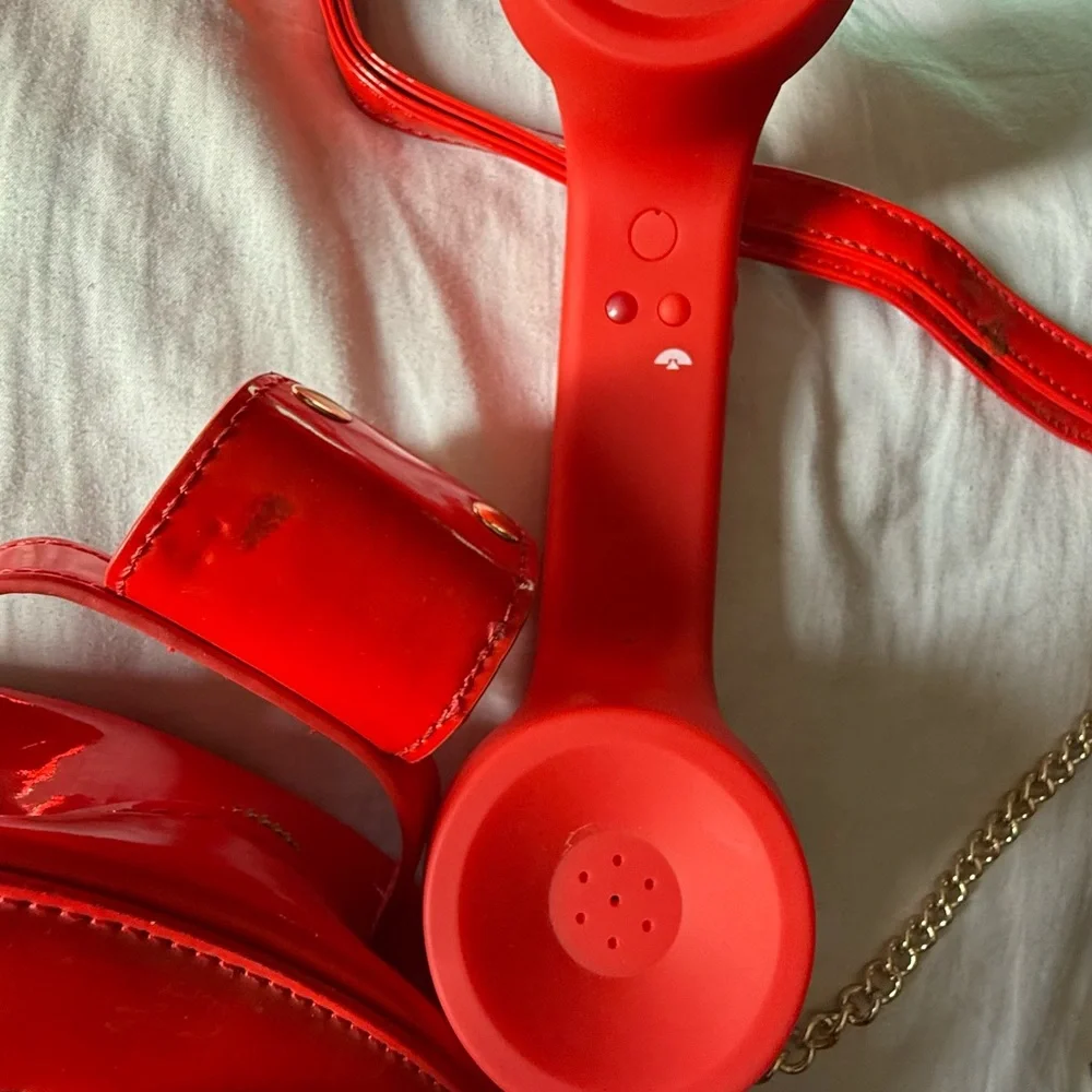 Real phone purse that takes calls. - Picture 3 of 7